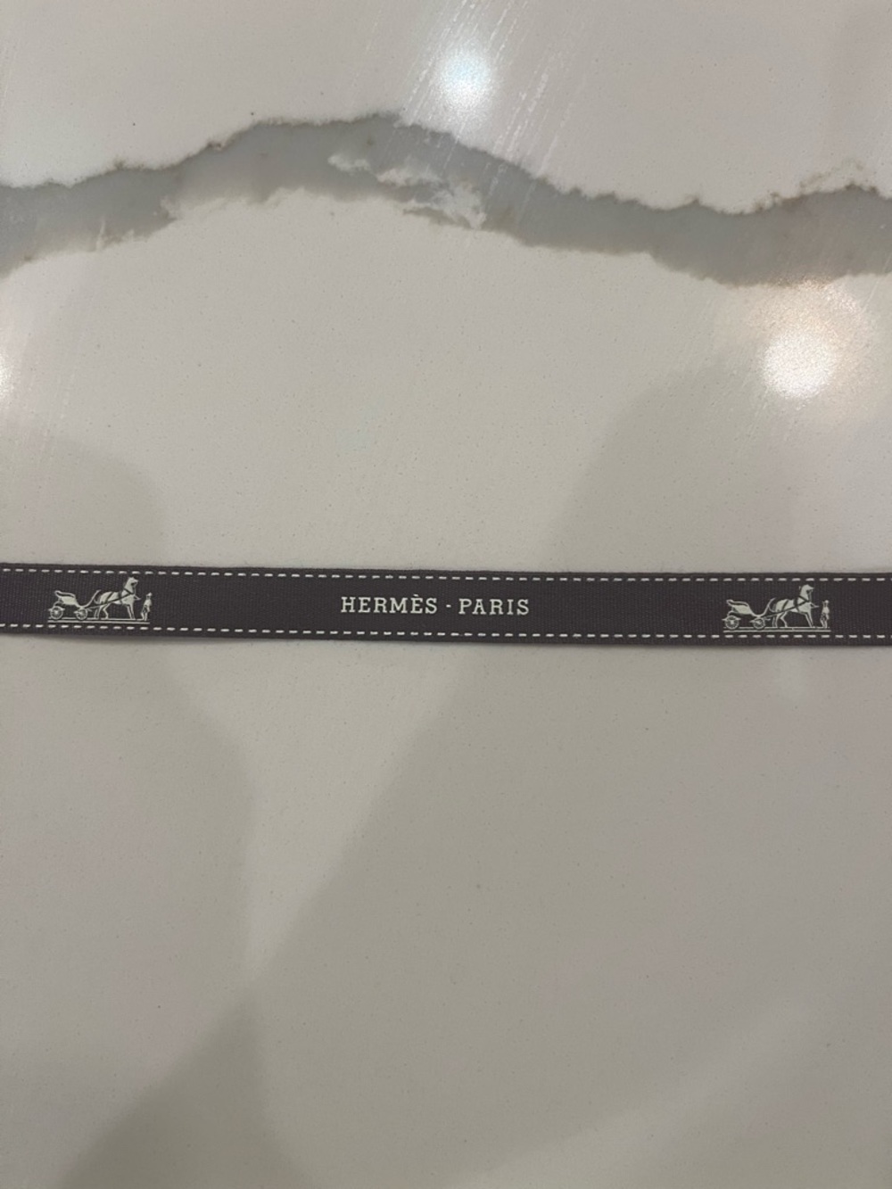 Hermes thin brown and white ribbon - 69 3/8”